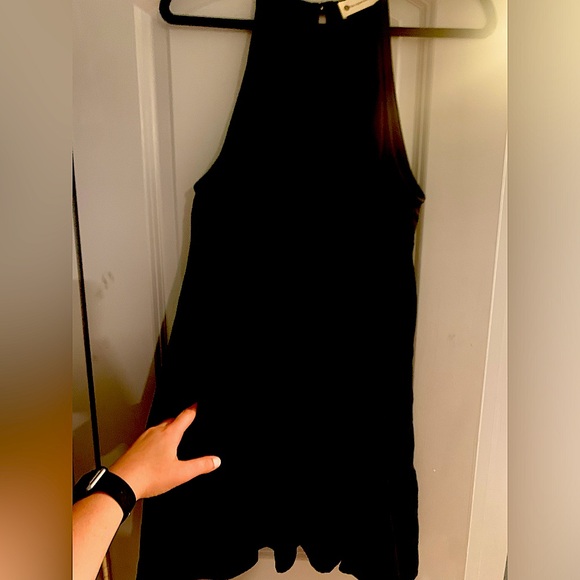 Impeccable Pig Halter A-line Black Dress with Pockets - Picture 3 of 3